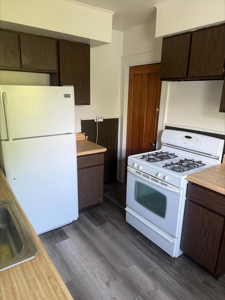 178-180 Fairview Ave Kitchen